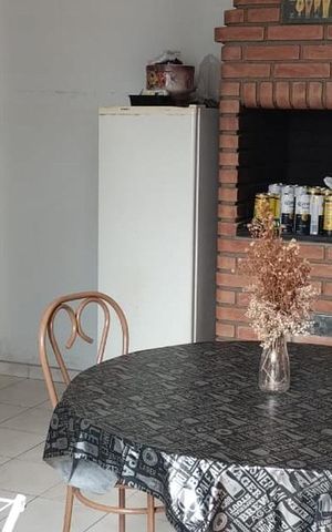 Casa à venda com 250m², 3 quartos e 6 vagas Casa à venda com 250m², 3 quartos e 6 vagasÁrea externa