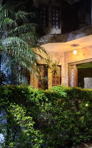 Casa à venda com 250m², 3 quartos e 6 vagas Casa à venda com 250m², 3 quartos e 6 vagasÁrea externa