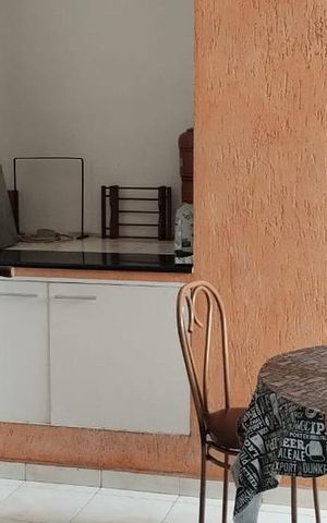 Casa à venda com 250m², 3 quartos e 6 vagas Casa à venda com 250m², 3 quartos e 6 vagasÁrea externa