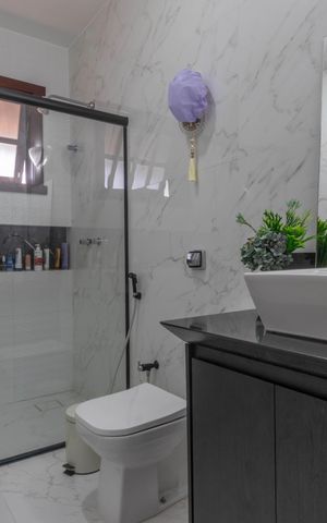 Casa à venda com 410m², 4 quartos e 4 vagas Casa à venda com 410m², 4 quartos e 4 vagasBanheiro
