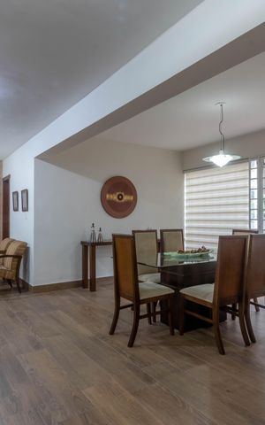 Casa à venda com 410m², 4 quartos e 4 vagas Casa à venda com 410m², 4 quartos e 4 vagasSala