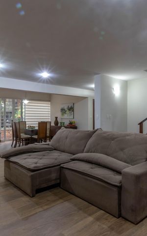 Casa à venda com 410m², 4 quartos e 4 vagas Casa à venda com 410m², 4 quartos e 4 vagasSala