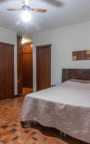 Casa à venda com 410m², 4 quartos e 4 vagas Casa à venda com 410m², 4 quartos e 4 vagasQuarto 3