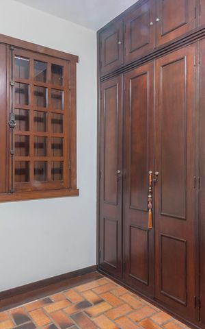 Casa à venda com 410m², 4 quartos e 4 vagas Casa à venda com 410m², 4 quartos e 4 vagasQuarto 2
