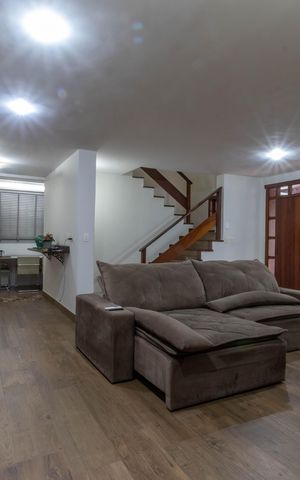 Casa à venda com 410m², 4 quartos e 4 vagas Casa à venda com 410m², 4 quartos e 4 vagasSala
