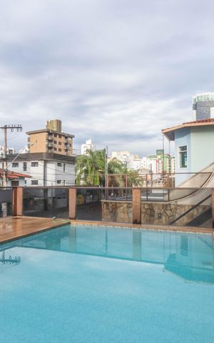 Casa à venda com 410m², 4 quartos e 4 vagas Casa à venda com 410m², 4 quartos e 4 vagasPiscina
