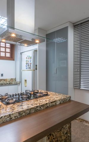 Casa à venda com 410m², 4 quartos e 4 vagas Casa à venda com 410m², 4 quartos e 4 vagasCozinha