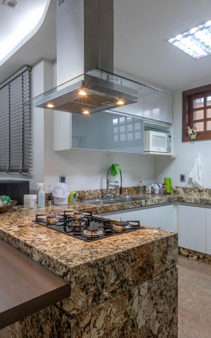 Casa à venda com 410m², 4 quartos e 4 vagas Casa à venda com 410m², 4 quartos e 4 vagasCozinha