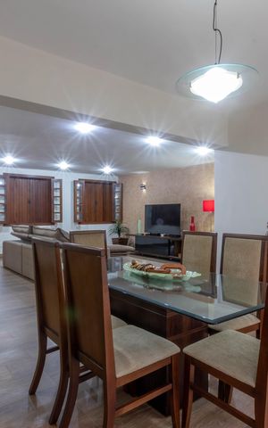 Casa à venda com 410m², 4 quartos e 4 vagas Casa à venda com 410m², 4 quartos e 4 vagasSala