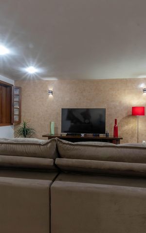 Casa à venda com 410m², 4 quartos e 4 vagas Casa à venda com 410m², 4 quartos e 4 vagasSala