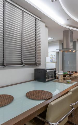 Casa à venda com 410m², 4 quartos e 4 vagas Casa à venda com 410m², 4 quartos e 4 vagasCozinha