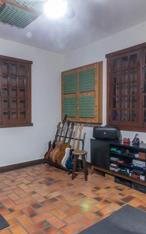 Casa à venda com 410m², 4 quartos e 4 vagas Casa à venda com 410m², 4 quartos e 4 vagasQuarto 4