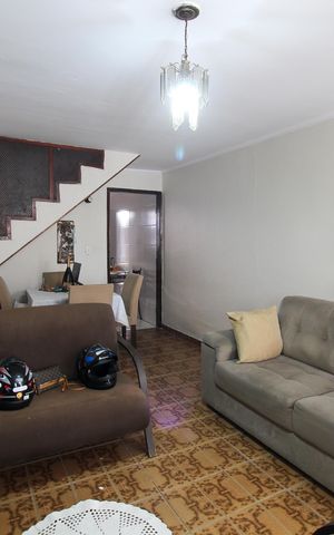 Casa à venda com 120m², 4 quartos e 1 vaga Casa à venda com 120m², 4 quartos e 1 vagaSala