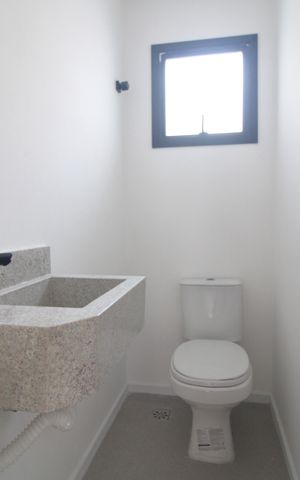 Casa à venda com 110m², 3 quartos e 2 vagasLavabo