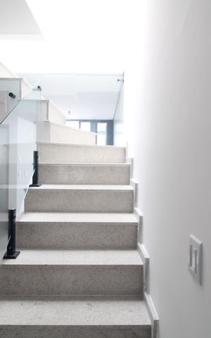Casa à venda com 110m², 3 quartos e 2 vagasEscada