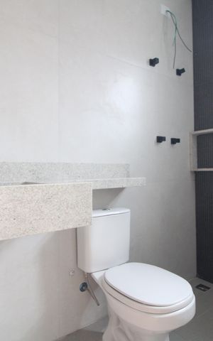 Casa à venda com 110m², 3 quartos e 2 vagasBanheiro da suíte 3