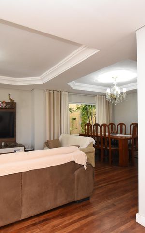 Casa à venda com 443m², 5 quartos e 5 vagasSala