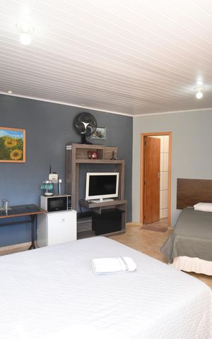 Casa à venda com 443m², 5 quartos e 5 vagasQuarto Externo 2