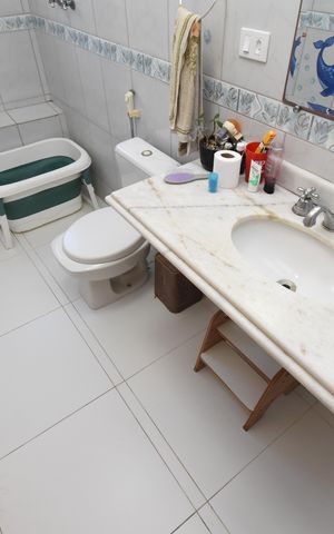 Casa à venda com 443m², 5 quartos e 5 vagasBanheiro da Suíte 1
