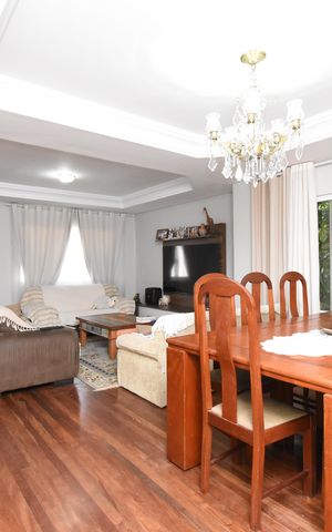 Casa à venda com 443m², 5 quartos e 5 vagasSala