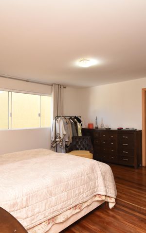 Casa à venda com 443m², 5 quartos e 5 vagasSuíte 2