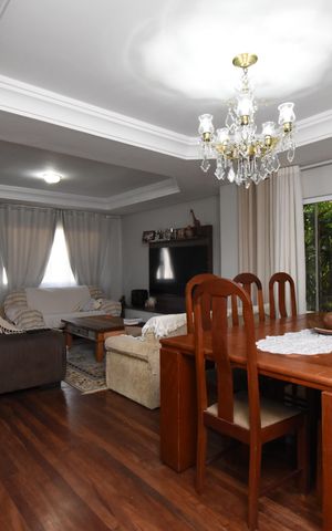 Casa à venda com 443m², 5 quartos e 5 vagasSala