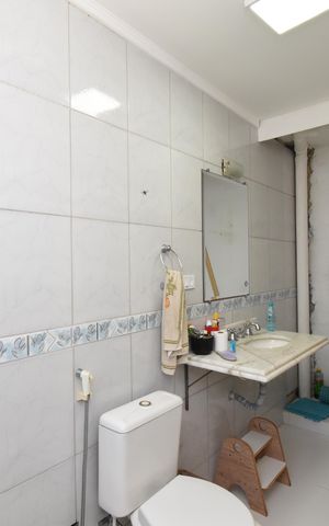 Casa à venda com 443m², 5 quartos e 5 vagasBanheiro da Suíte 1
