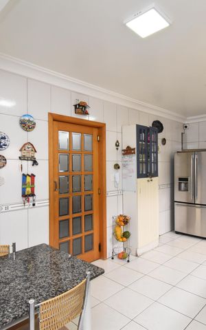 Casa à venda com 443m², 5 quartos e 5 vagasCozinha