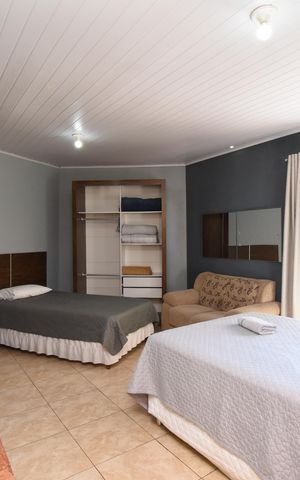 Casa à venda com 443m², 5 quartos e 5 vagasQuarto Externo 2