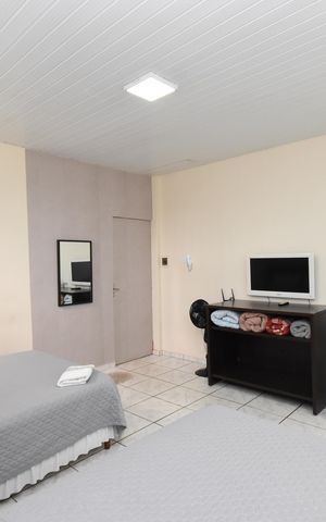 Casa à venda com 443m², 5 quartos e 5 vagasQuarto Externo 1