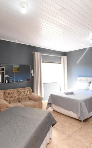 Casa à venda com 443m², 5 quartos e 5 vagasQuarto Externo 2