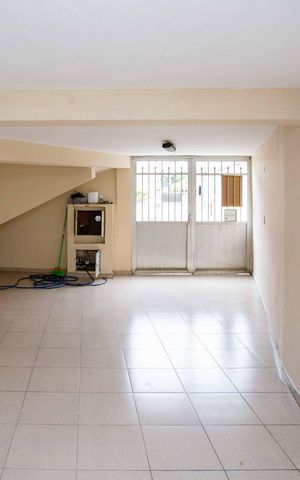 Casa à venda com 100m², 4 quartos e 2 vagasGaragem