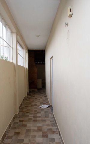 Casa à venda com 100m², 4 quartos e 2 vagasCorredor