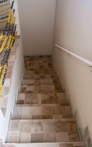 Casa à venda com 100m², 4 quartos e 2 vagasEscada