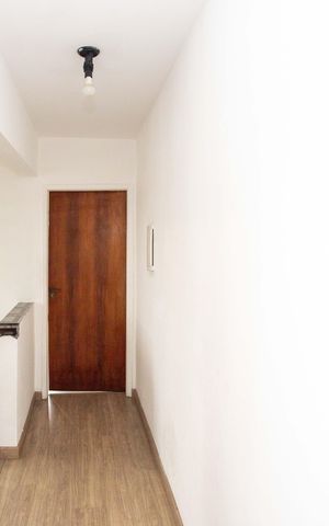 Casa à venda com 100m², 4 quartos e 2 vagasCorredor