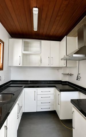 Casa para alugar com 211m², 3 quartos e 3 vagas Casa para alugar com 211m², 3 quartos e 3 vagasCozinha