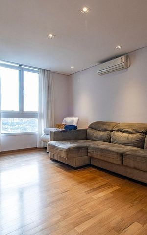 Apartamento à venda com 240m², 3 quartos e 2 vagas Apartamento à venda com 240m², 3 quartos e 2 vagasSala 2