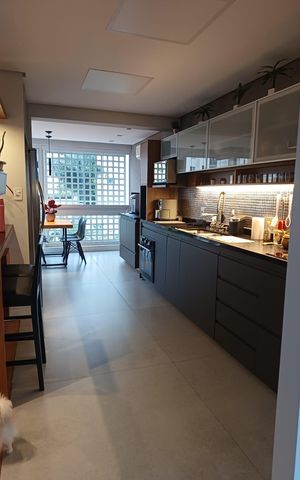 Apartamento à venda com 143m², 3 quartos e 3 vagas Apartamento à venda com 143m², 3 quartos e 3 vagasCozinha
