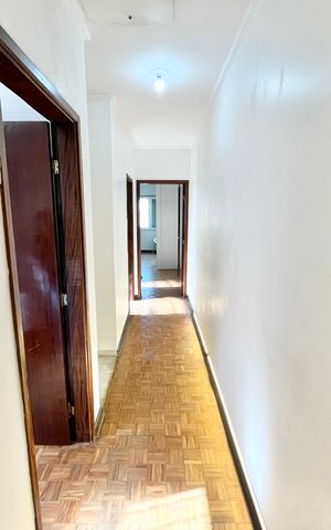 Casa à venda com 185m², 4 quartos e 2 vagas Casa à venda com 185m², 4 quartos e 2 vagasCorredor