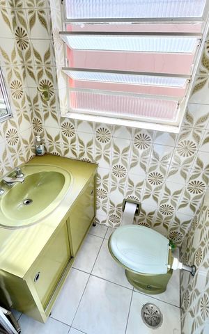 Casa à venda com 185m², 4 quartos e 2 vagas Casa à venda com 185m², 4 quartos e 2 vagasBanheiro
