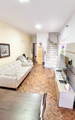 Casa à venda com 185m², 4 quartos e 2 vagas Casa à venda com 185m², 4 quartos e 2 vagasSala