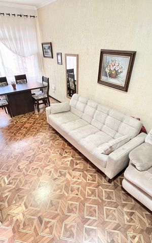 Casa à venda com 185m², 4 quartos e 2 vagas Casa à venda com 185m², 4 quartos e 2 vagasSala