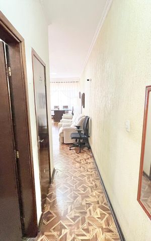 Casa à venda com 185m², 4 quartos e 2 vagas Casa à venda com 185m², 4 quartos e 2 vagasCorredor