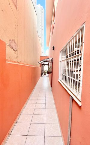 Casa à venda com 185m², 4 quartos e 2 vagas Casa à venda com 185m², 4 quartos e 2 vagasÁrea externa