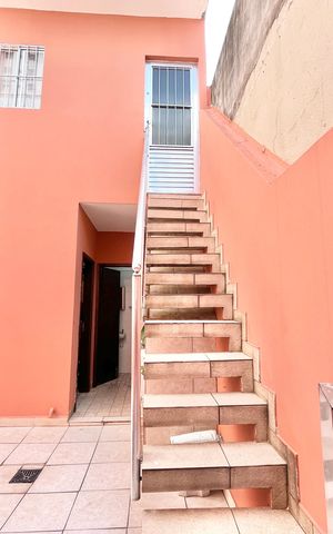 Casa à venda com 185m², 4 quartos e 2 vagas Casa à venda com 185m², 4 quartos e 2 vagasÁrea externa