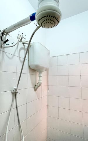 Casa à venda com 185m², 4 quartos e 2 vagas Casa à venda com 185m², 4 quartos e 2 vagasBanheiro de serviço