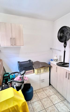 Casa à venda com 185m², 4 quartos e 2 vagas Casa à venda com 185m², 4 quartos e 2 vagasEdícula