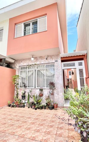 Casa à venda com 185m², 4 quartos e 2 vagas Casa à venda com 185m², 4 quartos e 2 vagasGaragem