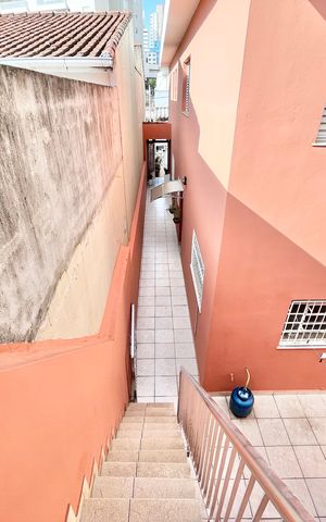 Casa à venda com 185m², 4 quartos e 2 vagas Casa à venda com 185m², 4 quartos e 2 vagasÁrea externa