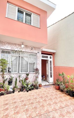 Casa à venda com 185m², 4 quartos e 2 vagas Casa à venda com 185m², 4 quartos e 2 vagasGaragem